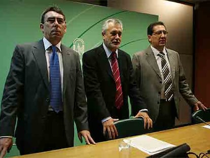 Luis Navarrete, Jose Antonio Griñán y Antonio Pulido, en una reunión a principio de mes en Sevilla.