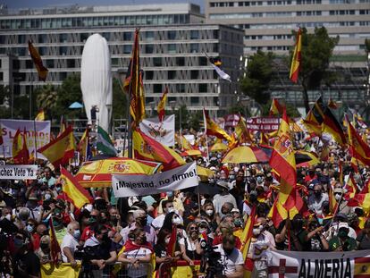 Manifestación contra los indultos del Gobierno a los líderes independentistas catalanes en la Plaza de Colón en Madrid.