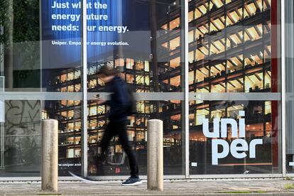 Logo de la energética Uniper a la entrada de su sede en Düsseldorf, en el oeste de Alemania.