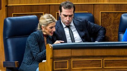 La vicepresidenta Yolanda Díaz y el ministro de Economía, Carlos Cuerpo, el pasado noviembre en el Congreso.