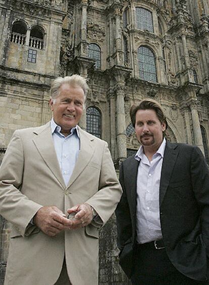 Emilio Estévez y Martin Sheen han comenzado a rodar <i>The Way</i>, una producción de Julio Fernández para Filmax. El filme se desarrolla a lo largo del Camino Francés, entre Roncesvalles y Santiago de Compostela. El rodaje comenzó el pasado 28 de septiembre y se prolongará hasta el 13 de noviembre. Padre e hijo ya visitaron Galicia durante el verano para visitar las localizaciones donde se rodará el filme. Martin Sheen tiene raíces gallegas ya que su padre nació en la localidad pontevedresa de Salceda de Caselas