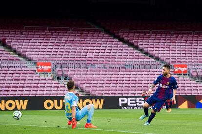 Leo Messi marca el tercer y definitivo gol del partido ante Las Palmas.