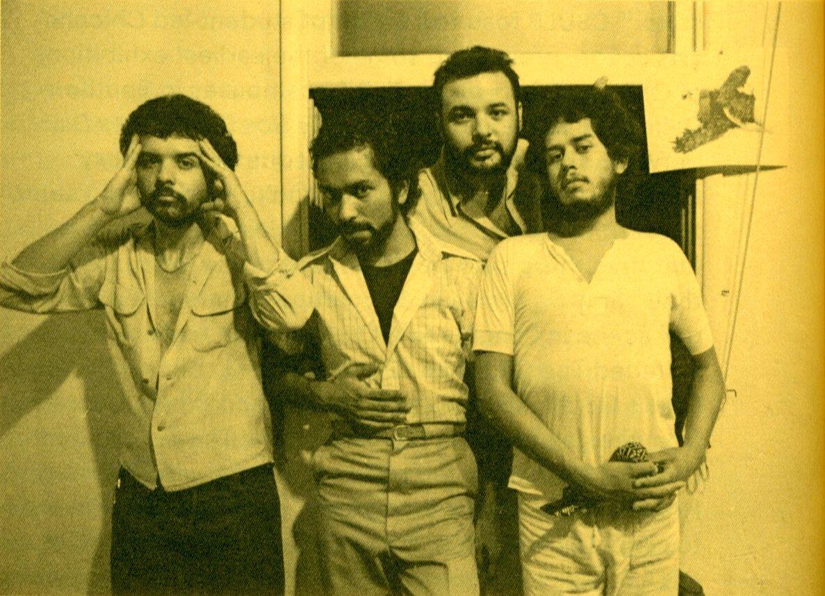 Teddy Sandoval, Alonso Pando, Gronk, Roberto Gil de Montes, y Harry Gamboa Jr. en Los Angeles Contemporary Exhibitions en 1978.