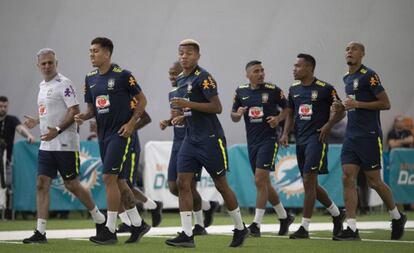 Firmino, David Neres, Allan, Alex Sandro e Fabinho treinam em Miami.