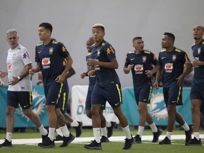 Firmino, David Neres, Allan, Alex Sandro e Fabinho treinam em Miami.