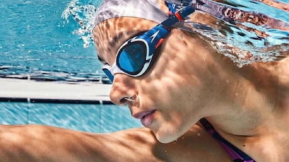 Artículo de EL PAÍS Escaparate que describen las ventajas de uso de las gafas de natación Speedo Biofuse 2.0.