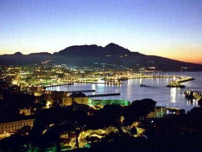 Ceuta: el vuelo en el que en vez de zumo de naranja te dan tapones para los oídos