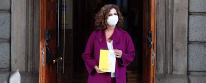 La ministra de Hacienda, María Jesús Montero, con el plan presupuestario.
