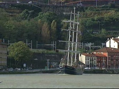 El bergantín goleta 'Thalassa' atraca en el museo marítimo de Bilbao