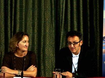 Delegada de Cultura del Ayuntamiento de Sevilla, María del Mar Sánchez, junto al director del festival, José Luis Cienfuegos.