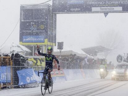 Quintana cruz vencedor la meta de Terminillo.