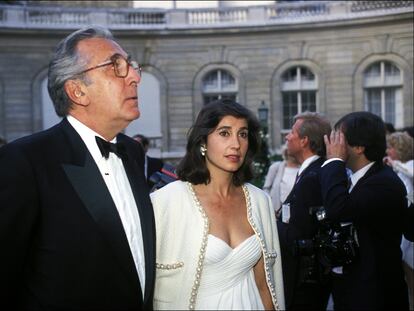 Jean-Marie Rossi y su entonces esposa, Carmen Martínez-Bordiú, en una fiesta en París en honor a los reyes Carlos Gustavo y Silvia de Suecia, en mayo de 1990.