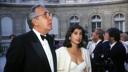 Jean-Marie Rossi y su entonces esposa, Carmen Martínez-Bordiú, en una fiesta en París en honor a los reyes Carlos Gustavo y Silvia de Suecia, en mayo de 1990.