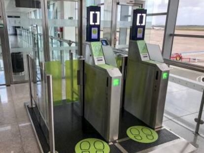 Embarque biométrico de reconocimiento facial en el aeropuerto de Menorca.