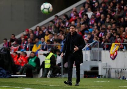 El entrenador del Atlético de Madrid, Diego Simeone, durante el partido ante el Celta.