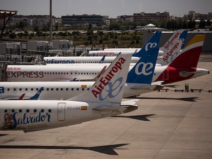 Varios aviones de Air Europa aparcados en el aeropuerto de Barajas (Madrid), en mayo de 2021.