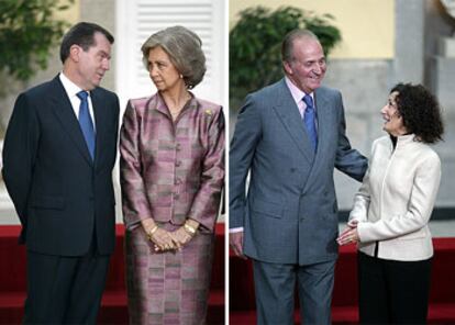 El periodista Jesús Ortiz, padre de la futura princesa de Asturias, habla con la Reina en el palacio de El Pardo. A la derecha, el Rey y la madre de la novia, Paloma Rocasolano.