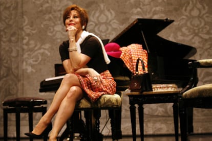 Natalia Dicenta, en el papel de Judy Garland en <i>Al final del acoíris</i> en el teatro Marquina.