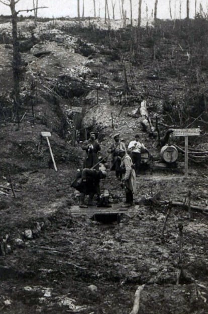 A faixa, relativamente estreita, na qual se desenvolveram os combates da guerra de trincheiras ficou desolada. A artilharia, os lança-chamas e o gás venenoso contribuíram para que, em amplos fragmentos da frente, nada ficasse vivo ou em pé. Félix Jean Bonnefond, do 366 Batalhão de Infantaria francês, registrou a destruição da frente em suas fotografias.