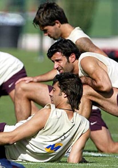 Rui Costa, en primer término, junto a Figo y Deco.