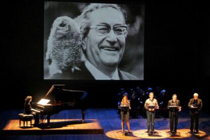 Rosa Torres, al piano, y por la izquierda: María Adánez, Pedro Casablanc, Santiago Ramos y Paco Valladares.