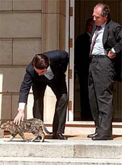 José María Aznar y Ramón de Miguel, en La Moncloa en abril de 1999.