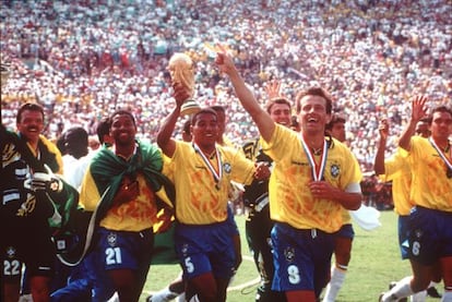 Mauro Silva, junto a Dunga, celebra la Copa del Mundo de 1994.