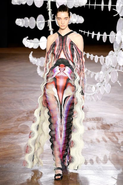 iris van herpen moda