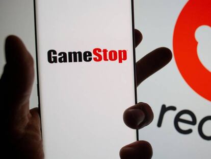 Logotipos de Reddit y GameStop.
