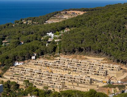 La urbanización Sa Riera Jardins de Begur (Girona), construida sobre tres hectáreas de pinares mediterráneos.
