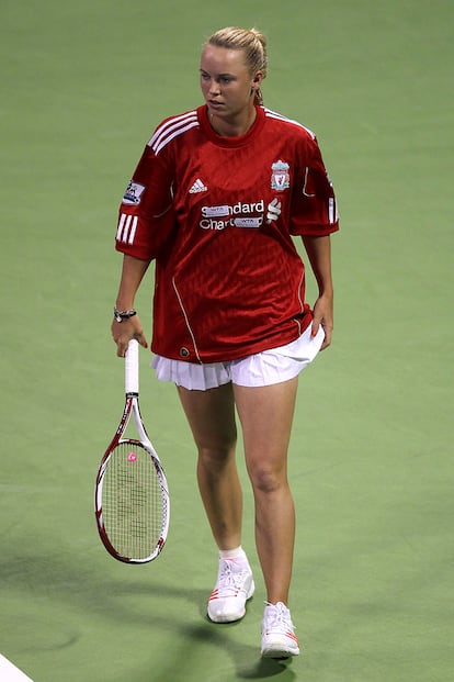 Caroline Wozniacki

La tenista danesa, exnúmero 1 del mundo de la ATP, ha demostrado su amor por los reds vistiendo la camiseta oficial del Liverpool en la mismísima pista de tenis.