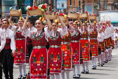 Participantes en el Festival de la Rosa de Kazanlak (Bulgaria).