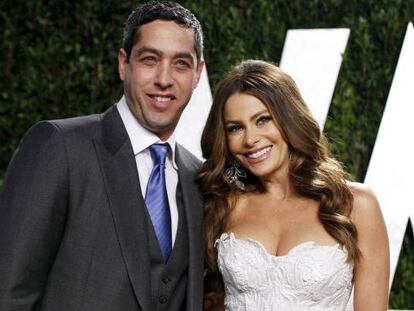 La actriz Sof&iacute;a Vergara y su entonces pareja Nick Loeb, en la fiesta post Oscar de &#039;Vanity Fair&#039; de 2012.