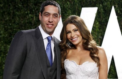 La actriz Sofía Vergara y su entonces pareja Nick Loeb, en la fiesta post Oscar de 'Vanity Fair' de 2012.