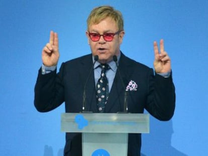 Sir Elton John nesta semana em Kiev.