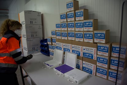 Instalaciones del Centro Logista Pharma, donde se almacenan y distribuyen las dosis de las vacunas frente al COVID-19 que se administran en la Comunidad de Madrid.