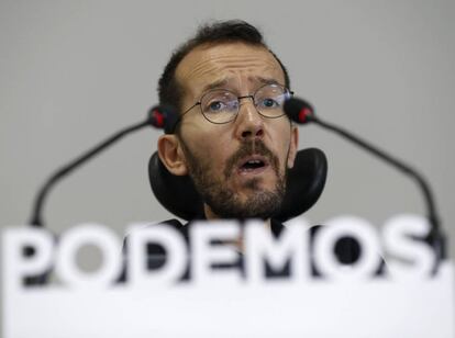 El secretario de Organizaci&oacute;n de Podemos, Pablo Echenique, durante la rueda de prensa tras la ejecutiva.