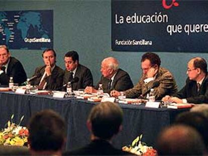De izquierda a derecha, Ángel Mullor, Carlos Losada, Eduardo Zaplana, Jesús de Polanco, Víctor Pérez Díaz y Juan Carlos Rodríguez.