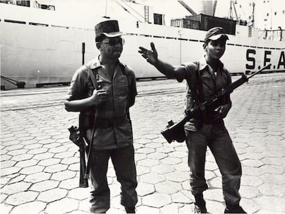 Fuzileiros no Porto de Santos durante greve em 1980.