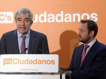 Luis Garicano (izquierda) y Francisco de la Torre (derecha), miembros del equipo económico de Ciudadanos.