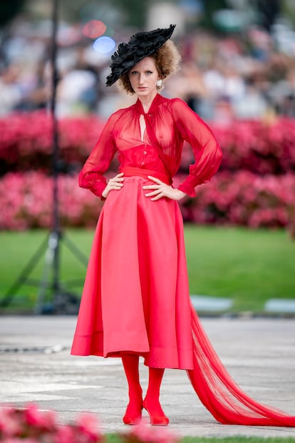 Madrid Es Moda Opens Madrid Fashion Week With A Fashion Show In Puerta De Alcala