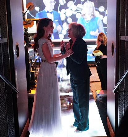 Kate Middleton charla con Emma Thompson antes de que esta salga a presentar un galardón en los Premios Earthshot, el domingo.