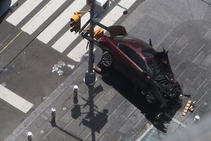 Vista del vehículo en Times Square, Nueva York.