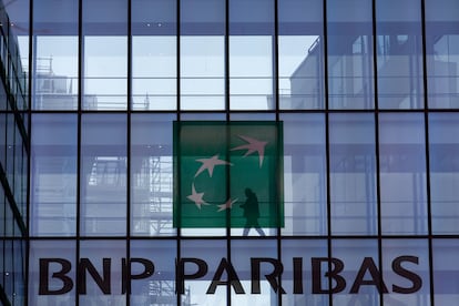 Logo de Paribas.