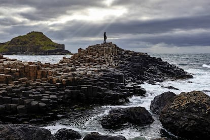 Vista de la Calzada del Gigante, en la costa del Causeway, en Irlanda del Norte.