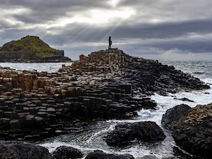 Vista de la Calzada del Gigante, en la costa del Causeway, en Irlanda del Norte.