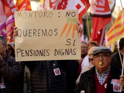 Una movilizaci&oacute;n por la subida de las pensiones, en Barcelona, esta semana.