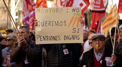 Una movilizaci&oacute;n por la subida de las pensiones, en Barcelona, esta semana.