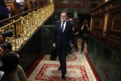 El presidente del Gobierno Mariano Rajoy a su entrada al hemiciclo.