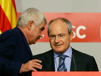José Montilla y Pasqual Maragall, en la reunión ejecutiva del PSC tras las elecciones catalanas.